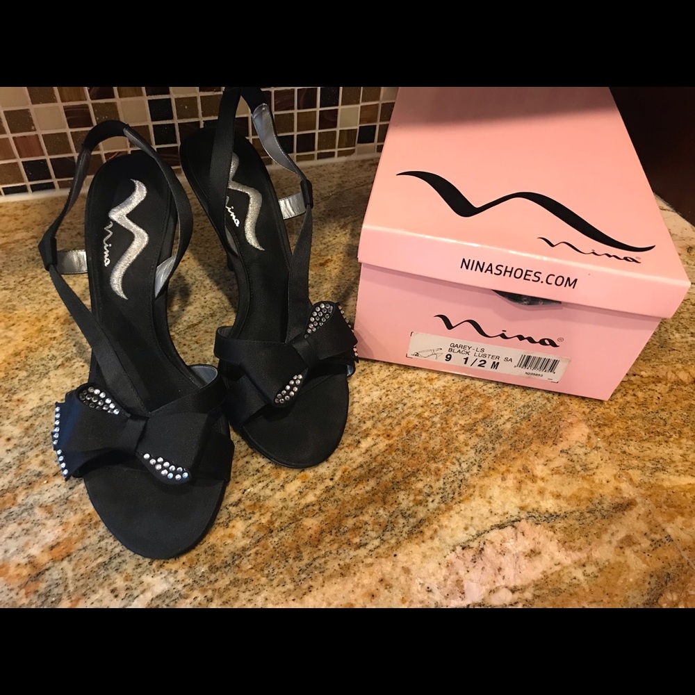 Nina Blinged Bow Tie Sandal πΊ - Picture 5 of 8
